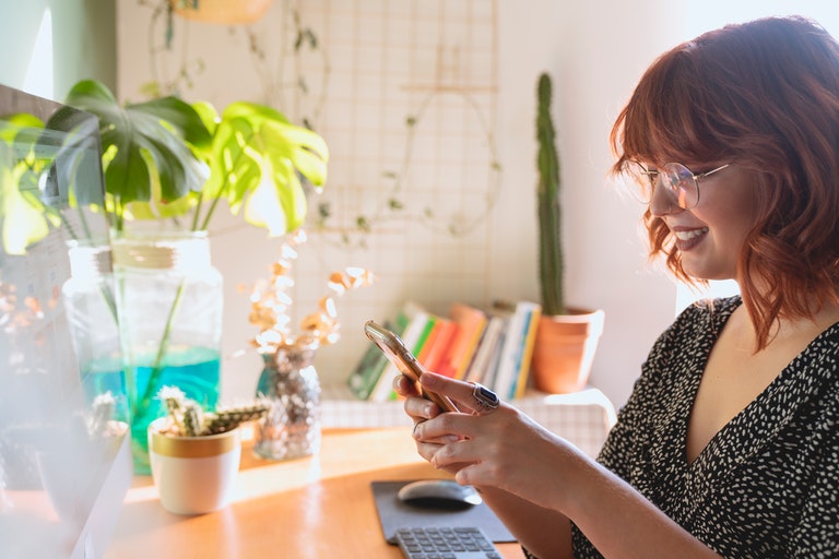 woman using tremendous app